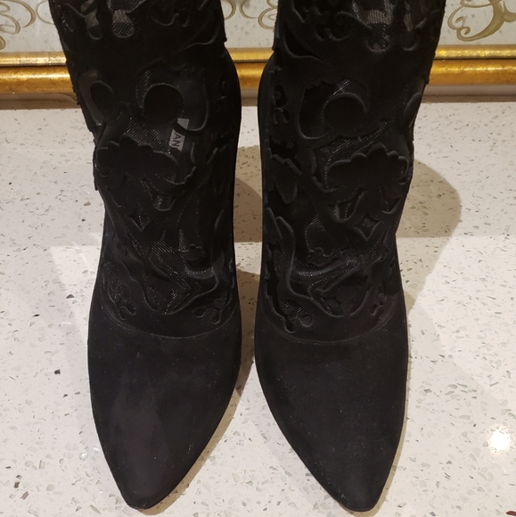 100% Authentic Manolo Blahnik Suede Mesh Booties - Picture 4 of 14